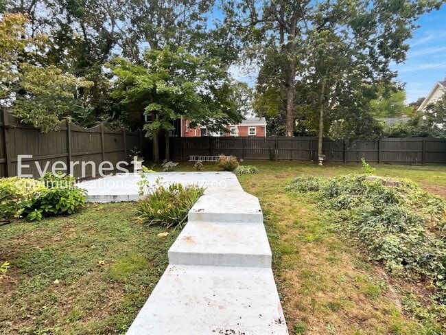 Building Photo - 109 Mayfair Rd