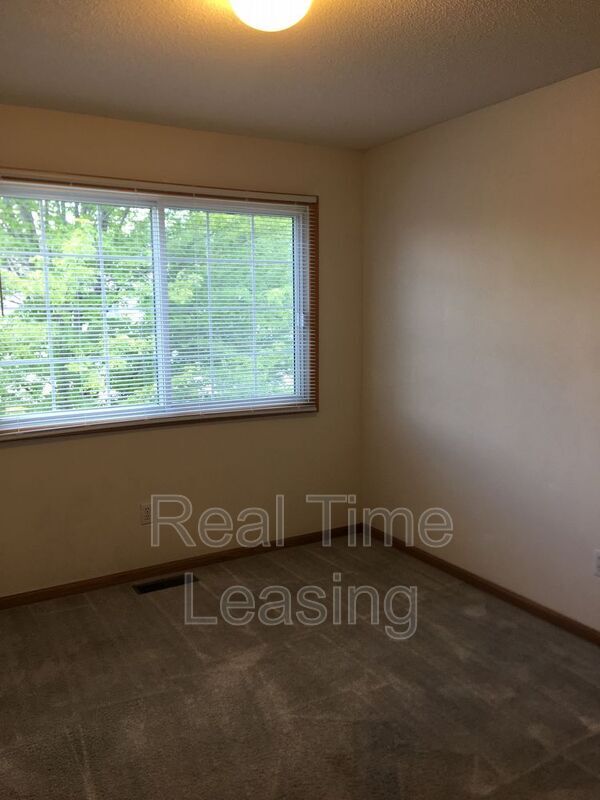 Building Photo - 8997 Scarlet Globe Dr