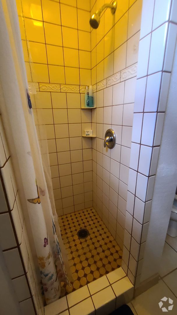 Building Photo - 2 Bedroom 2 Bath Furnished Condo