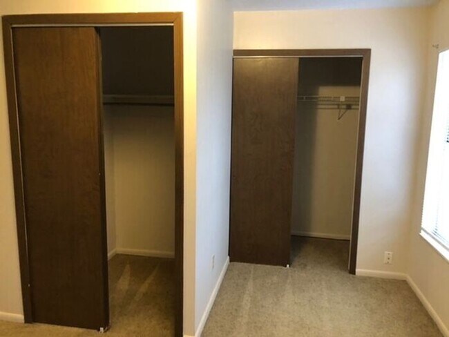 Building Photo - Wilmich Apartments, Akron OH - 1bed/1bath