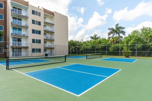 Building Photo - 6950 Miami Gardens Dr