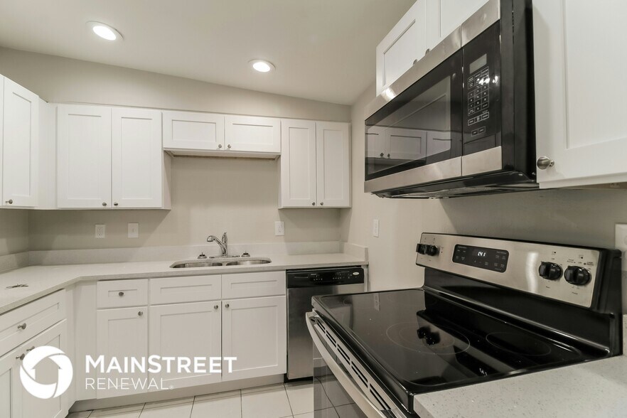 Building Photo - 560 Georgia Ave