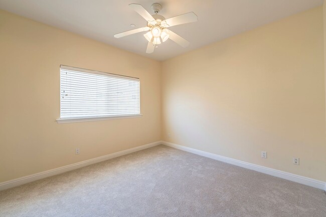 Building Photo - 2213 Carnegie Ln