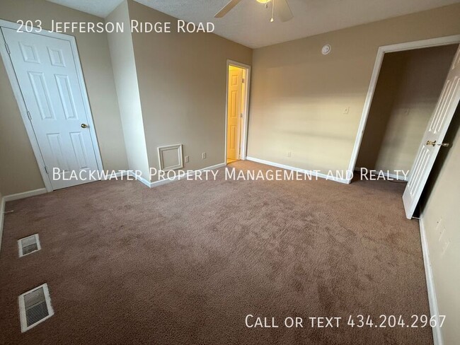 Building Photo - 203 Jefferson Ridge Rd