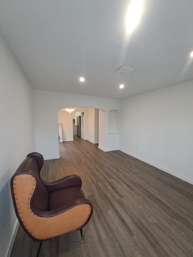 Building Photo - 2835 SW 2nd St