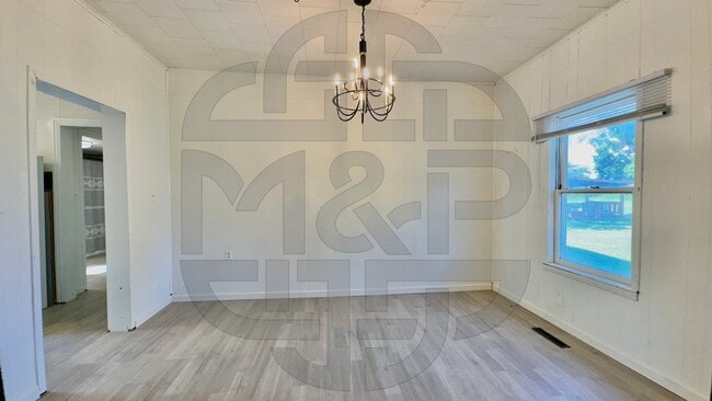Building Photo - 410 E Taylor Ave