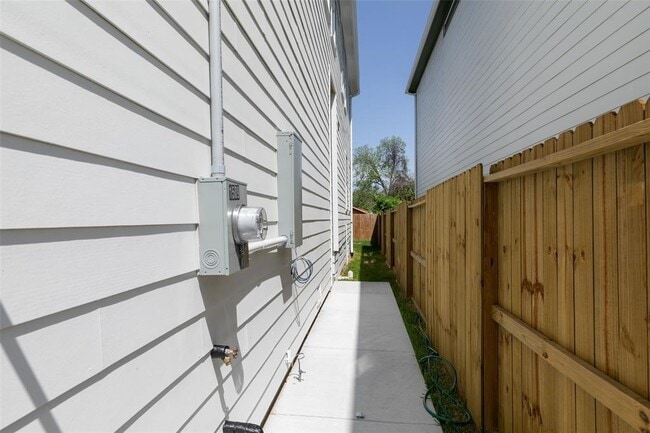 Building Photo - 1509 E 31st St