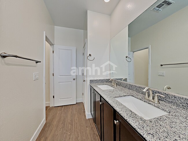 Building Photo - 12514 N 60th Ave