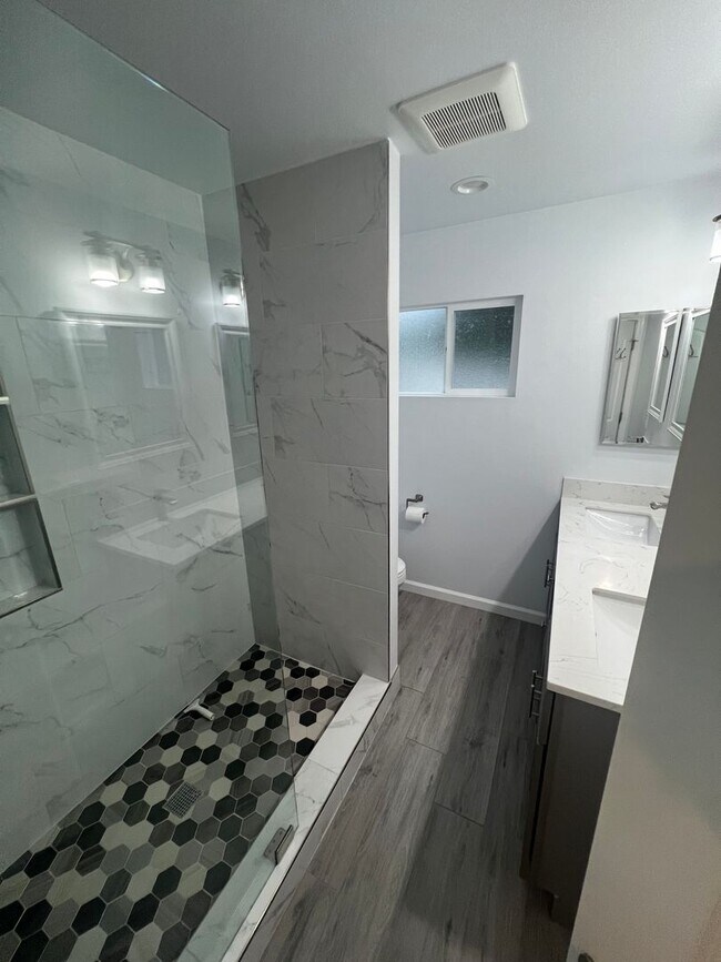 Building Photo - 212 N Aladdin Dr