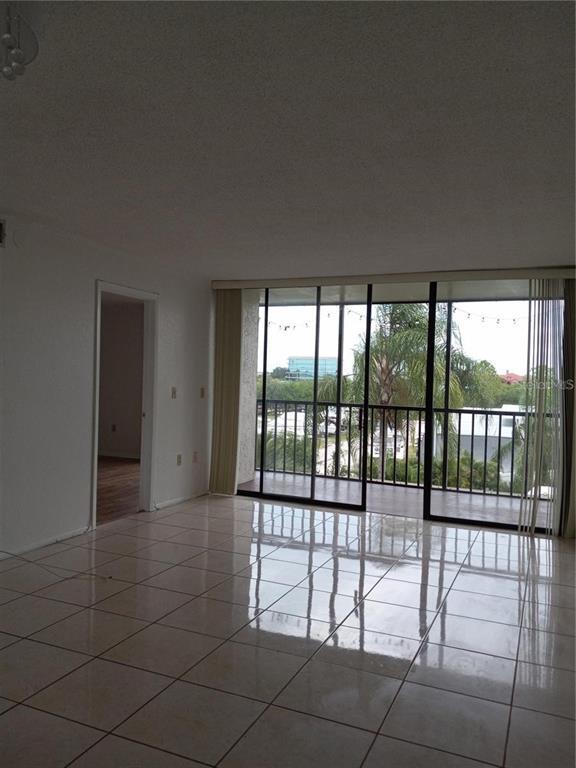 Building Photo - 1000 Cove Cay Dr