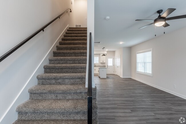 Building Photo - 102 B Aviator Cir