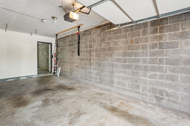 Building Photo - 112 Mill St