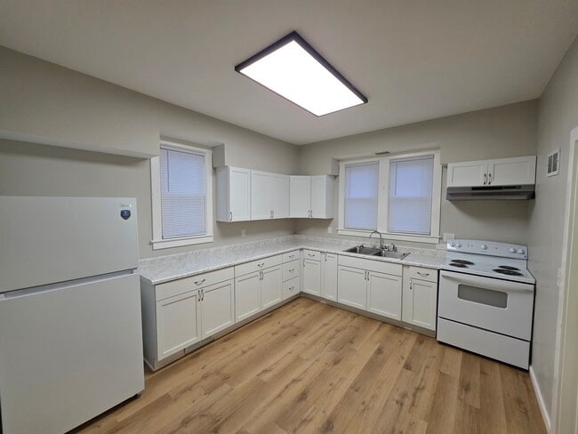 Building Photo - Beautiful 3 bedroom home for RENT