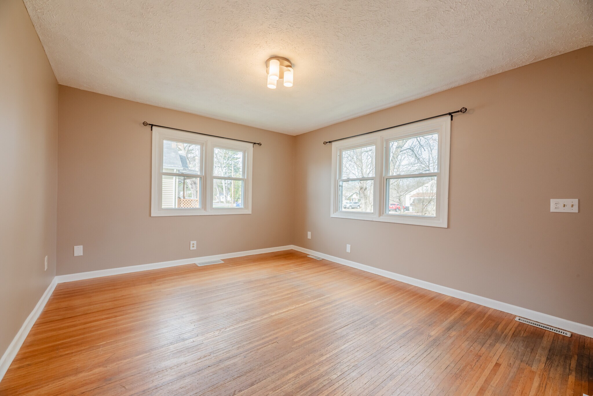 Building Photo - 133 River Meadow Dr