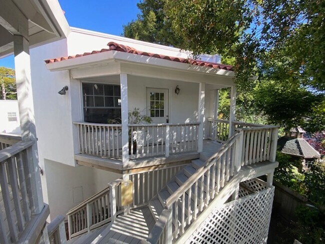 Building Photo - 794 Lighthouse Ave