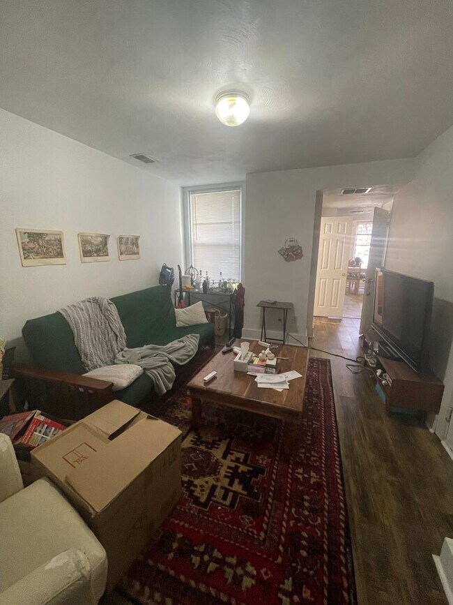 Building Photo - 27 Welsford St