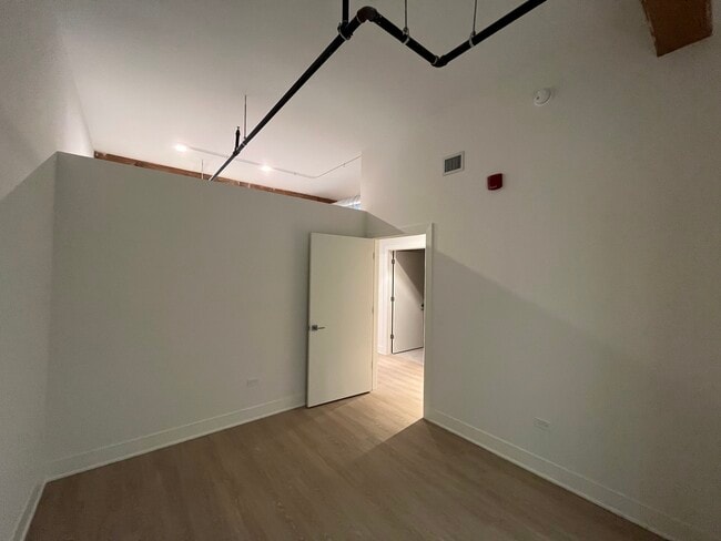 Building Photo - 1040 W Huron St