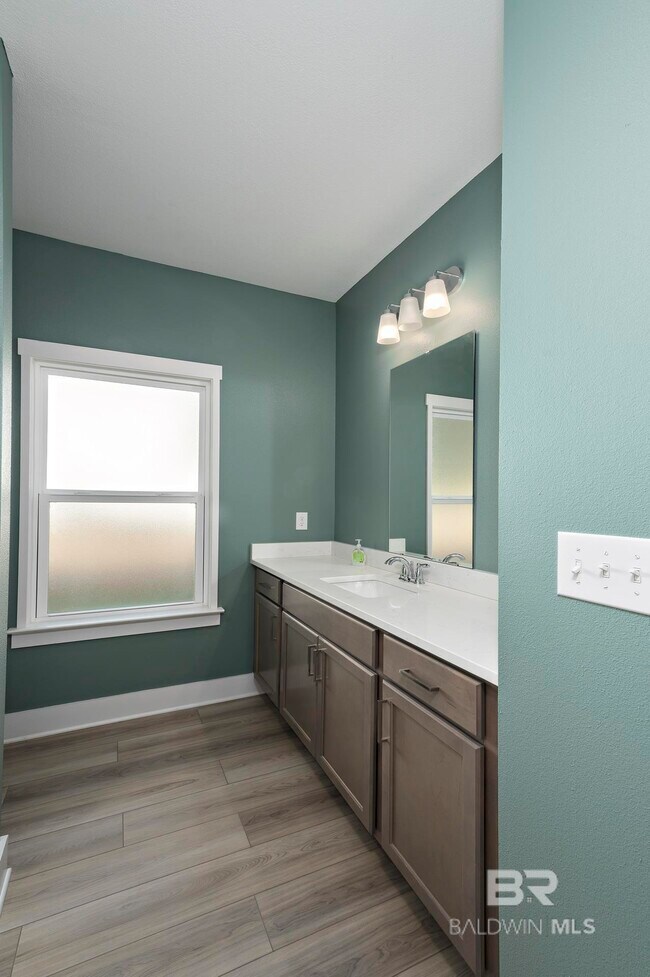 Building Photo - 231 Bronze St