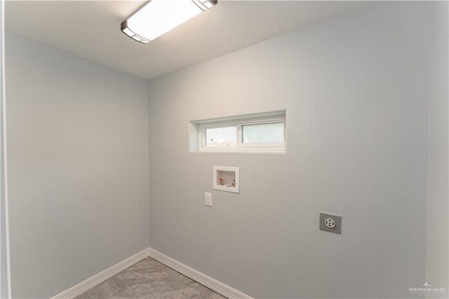 Building Photo - 1711 Lago Delton