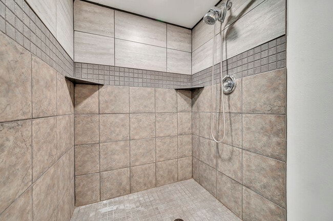 Building Photo - 2803 Sportsmans Dr