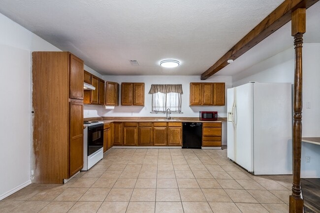 Building Photo - 15602 Treichel Rd