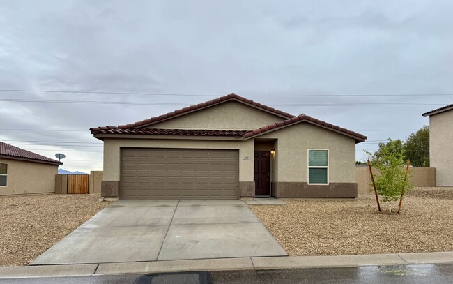 Primary Photo - NICE FORT MOHAVE HOME