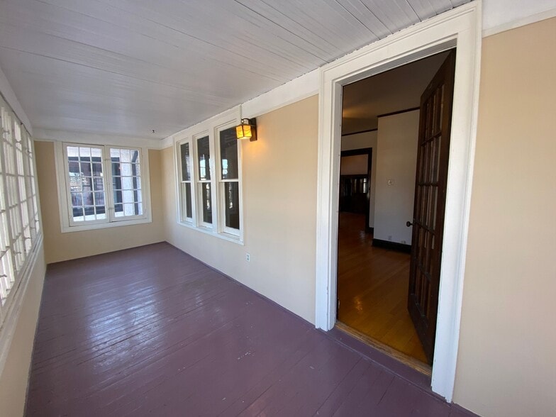 Building Photo - 607 N Humphrey Ave