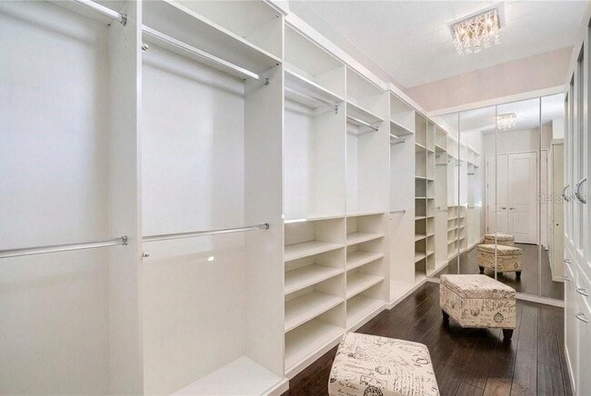 Building Photo - 8449 Via Vittoria Way