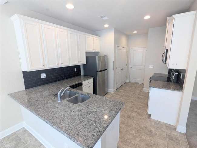 Building Photo - 2421 Castle Keep Way