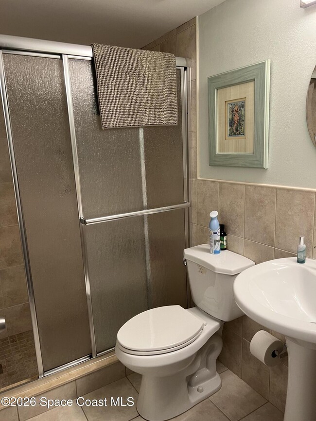 Building Photo - 8494 Ridgewood Ave