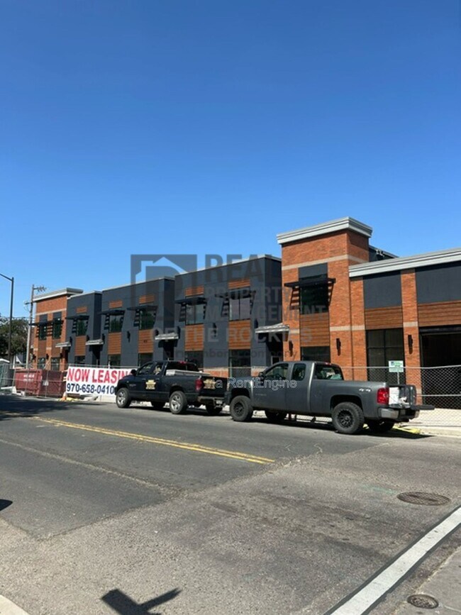 Building Photo - 400 N Garfield Ave