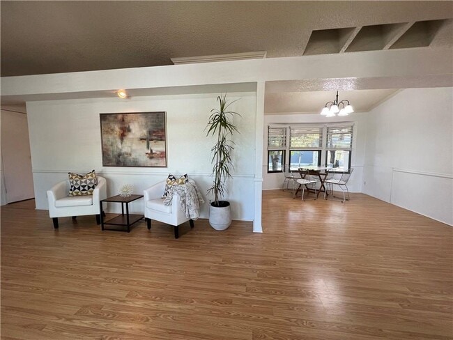 Building Photo - 1345 Lakeshore Dr