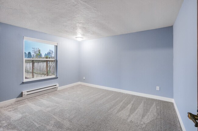 Building Photo - NEW REMODEL ~ Beautiful 3 Bed, 1 Bath Rental Home in Milwaukie!