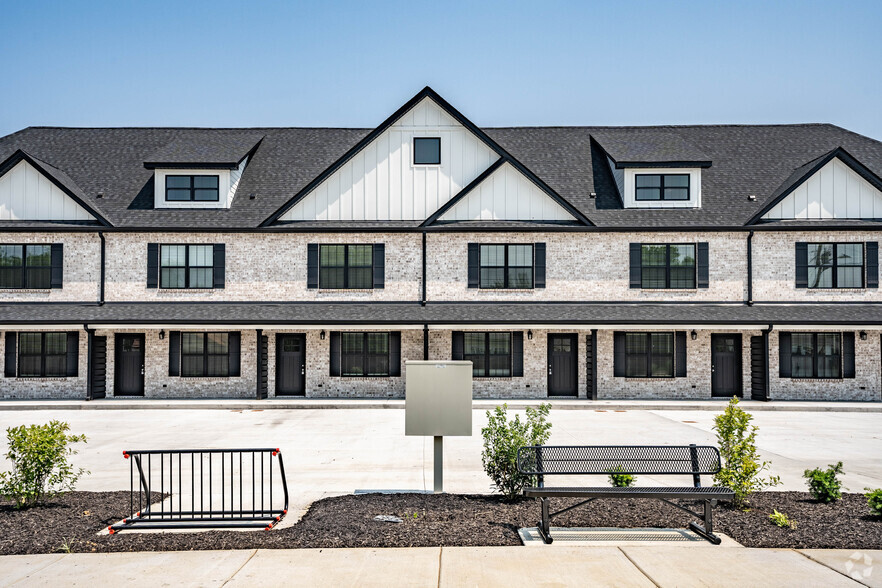 Building Photo - East Adams Townhomes