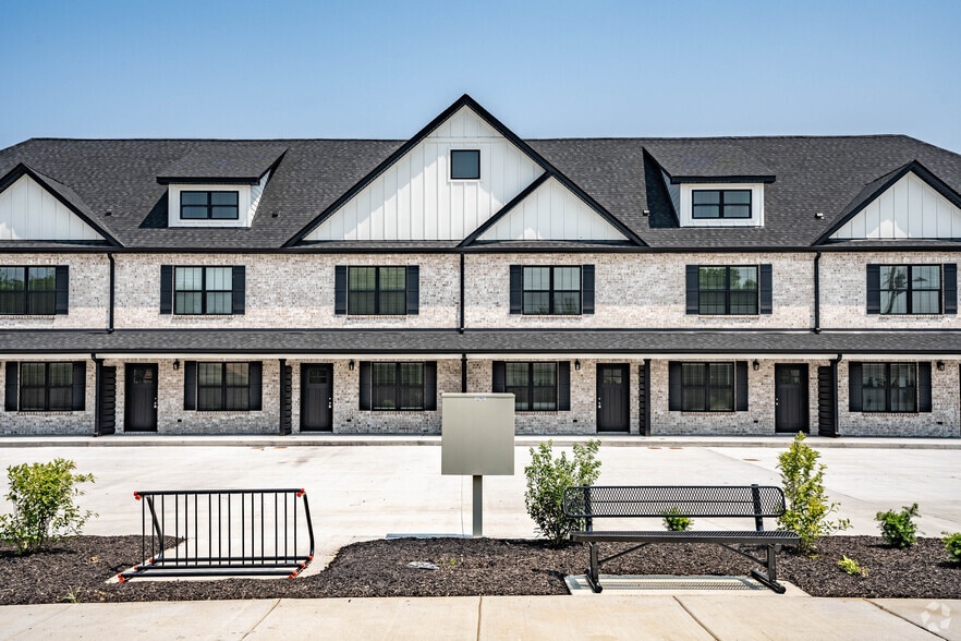 Primary Photo - East Adams Townhomes