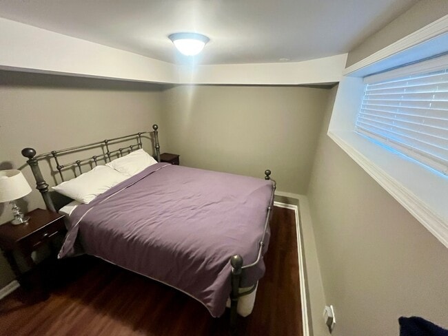 Building Photo - 3700 N Hermitage Ave