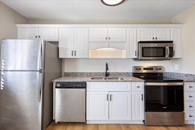 Building Photo - 517 Edgecliff Ln