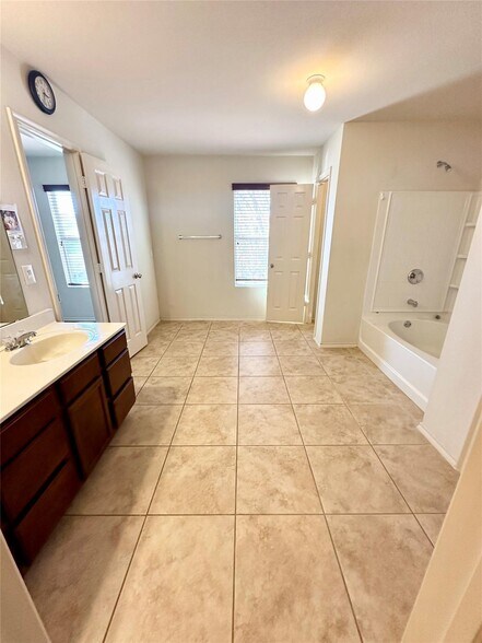 Building Photo - 4900 Meadow Trails Dr