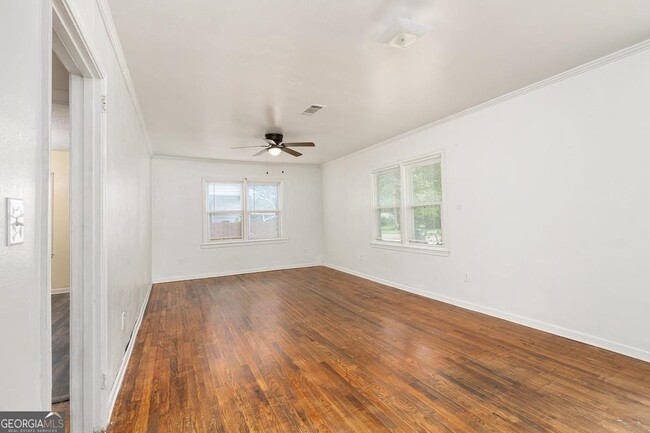 Building Photo - 419 Chamlee Dr