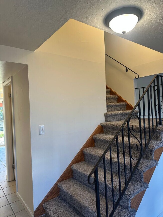 Building Photo - Welcome to this beautiful 4-bedroom, 2.5-b...