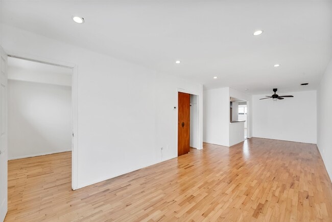 Building Photo - 30 Skyline Dr