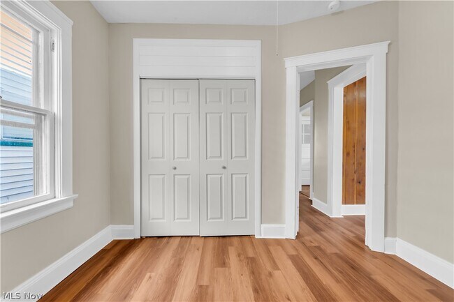 Building Photo - 8517 Rosewood Ave