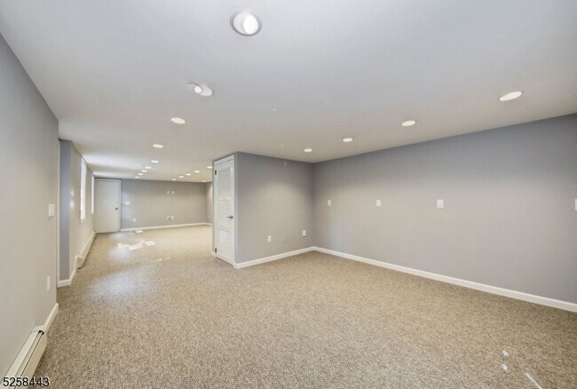 Building Photo - 204 Deerfield Ln