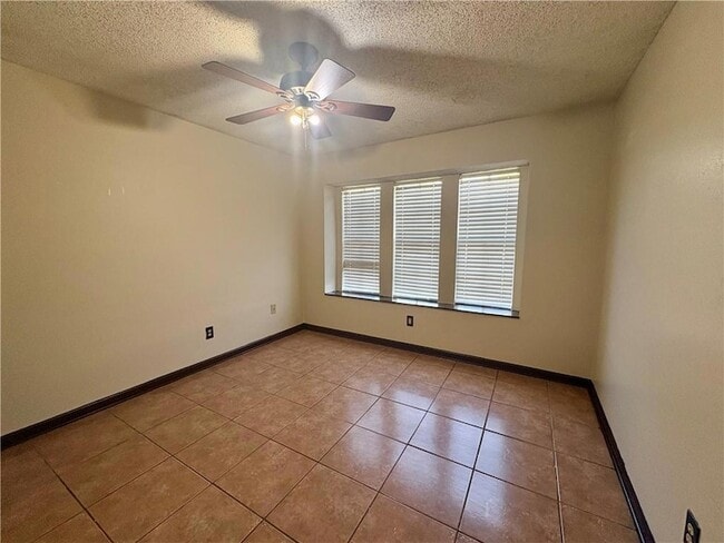 Building Photo - 1704 Admiral Nelson Dr