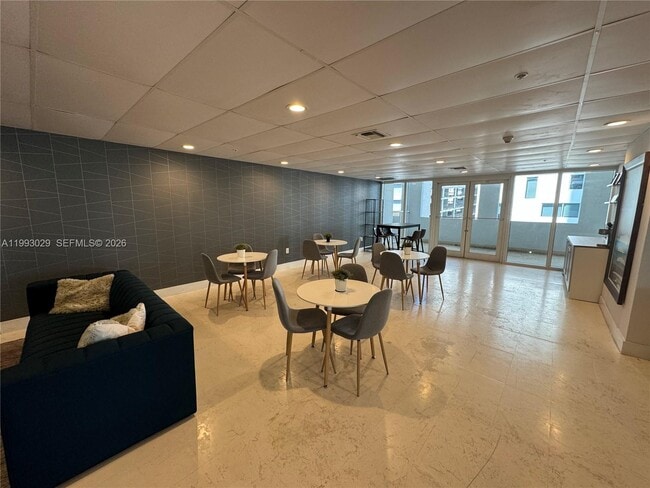 Building Photo - 170 SE 14th St