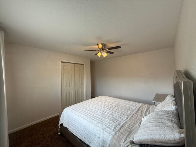 Building Photo - 3 bedrooms, 2-bathroom home with pool in Visalia, CA!