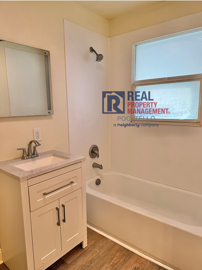 Building Photo - 3 bed 2 bath - 1 car garage - Bonus room -...
