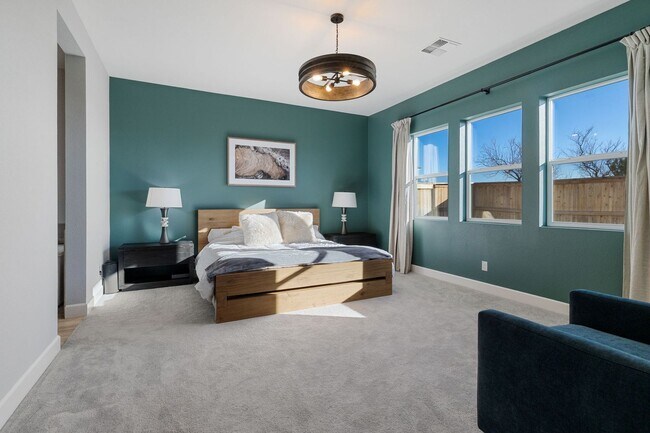 Building Photo - 4 Bedroom Home in Stonebrook