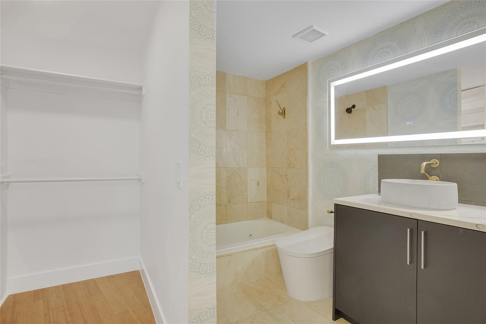 Building Photo - 1528 Brickell Ave