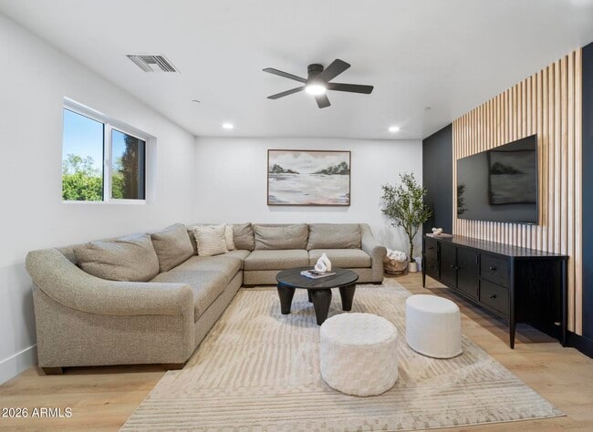 Building Photo - 8513 E Indianola Ave